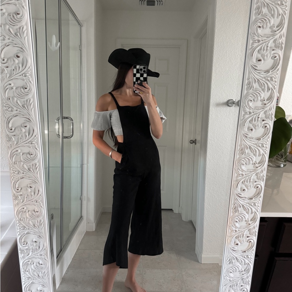 Black jumper.